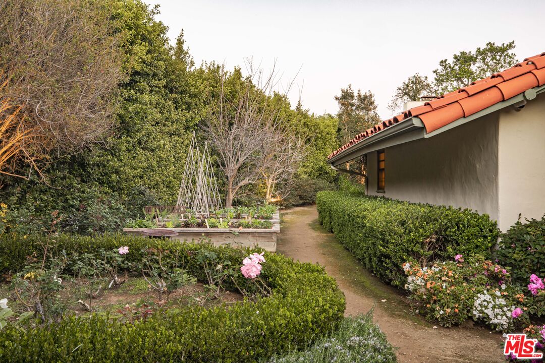 1296 Capri Dr, Pacific Palisades