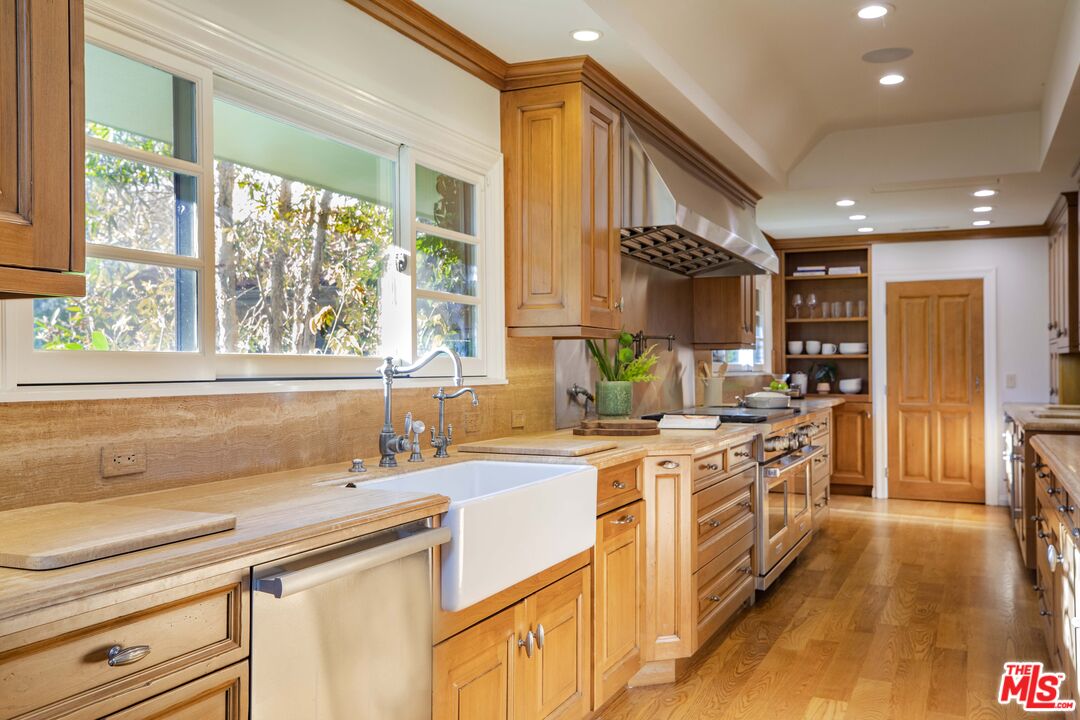 1296 Capri Dr, Pacific Palisades