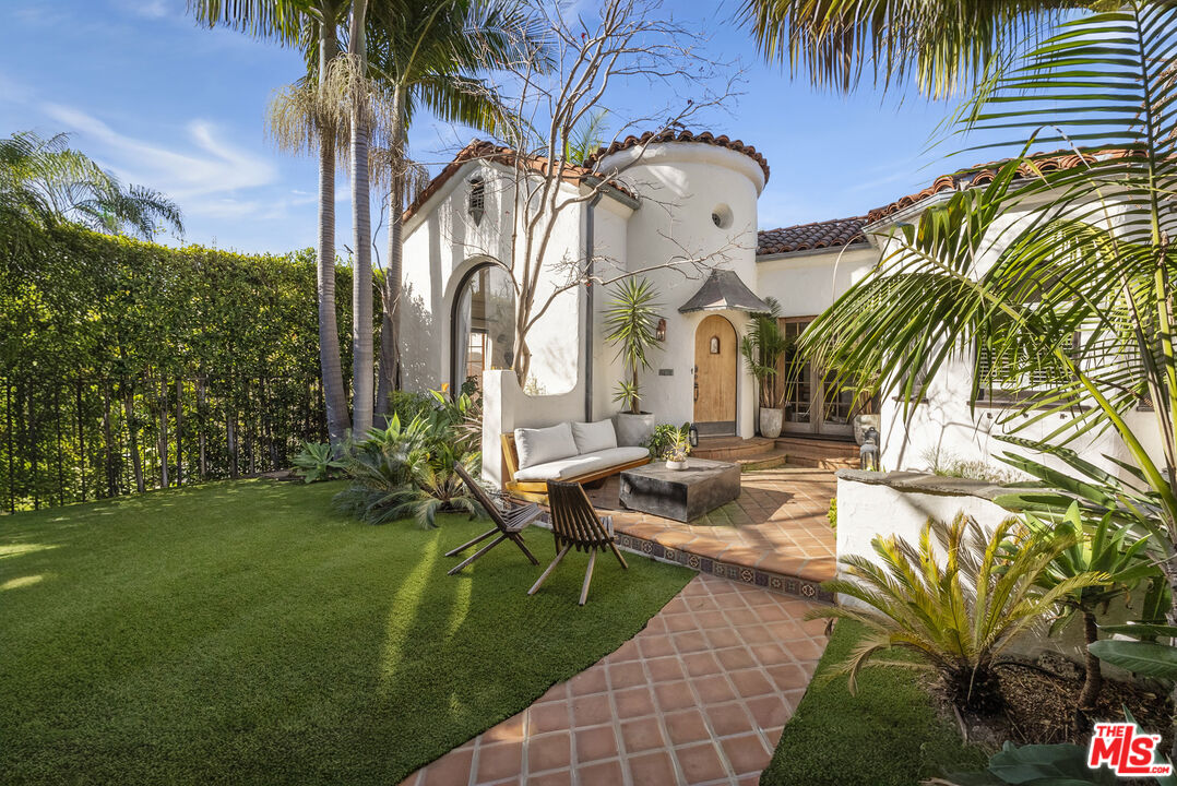 105 S La Jolla Ave