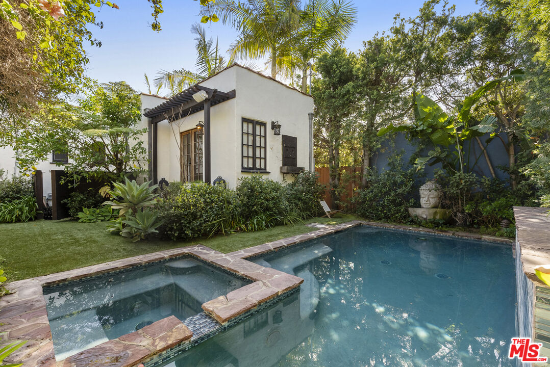 105 S La Jolla Ave