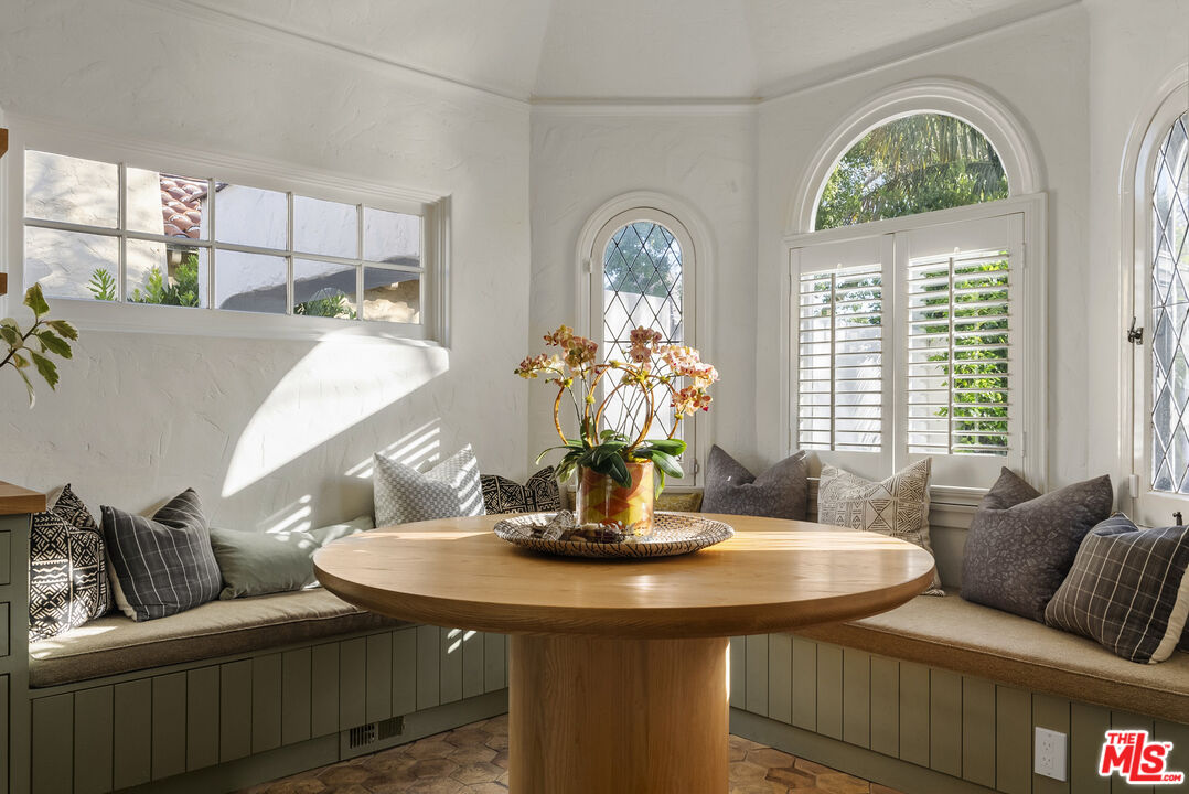 105 S La Jolla Ave