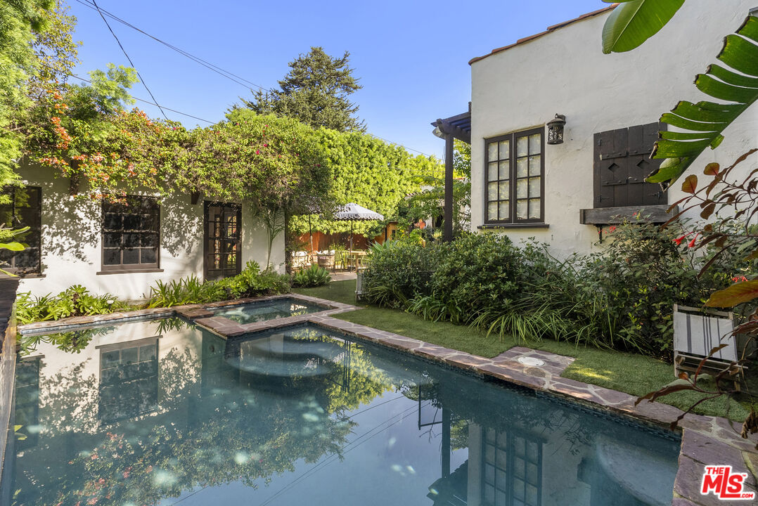 105 S La Jolla Ave
