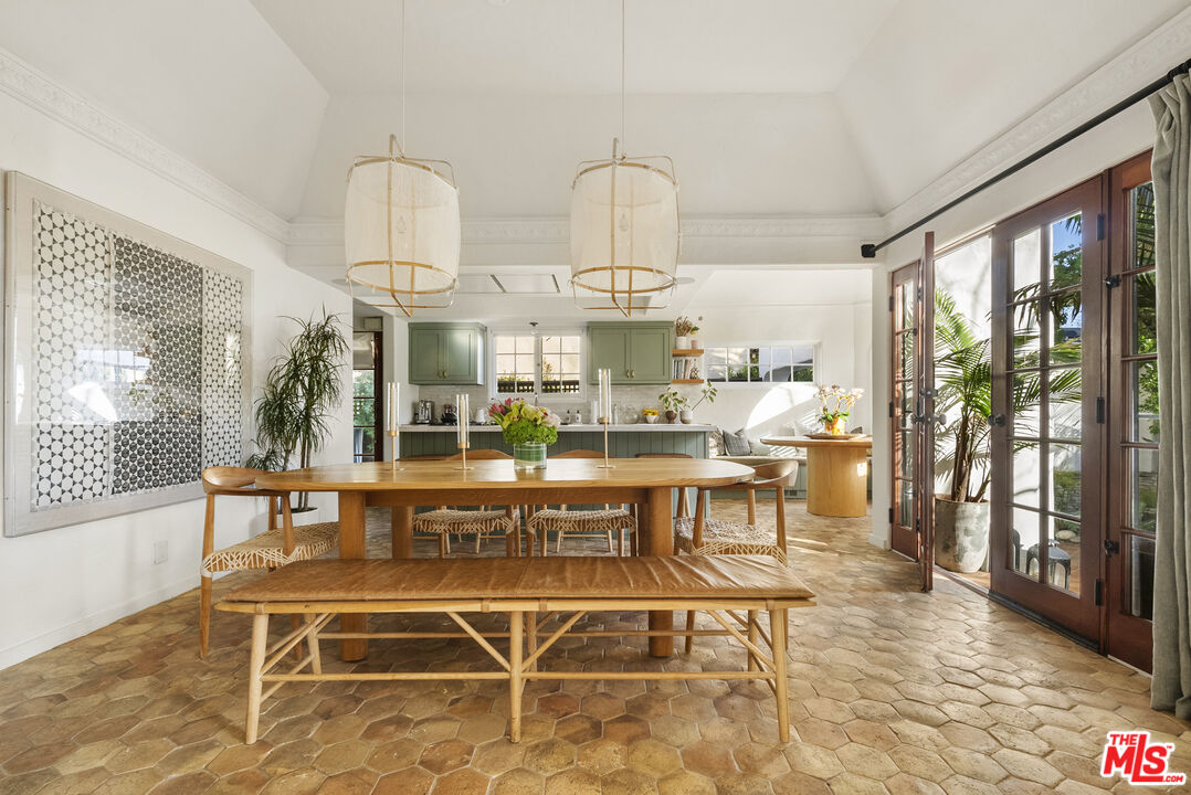 105 S La Jolla Ave