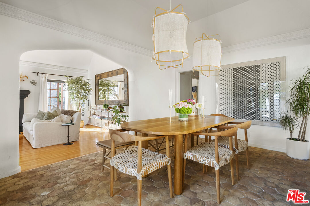 105 S La Jolla Ave