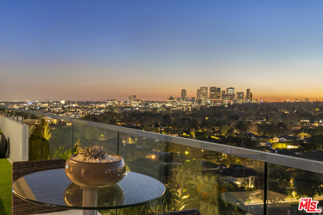 838 N Doheny Dr Unit: 1202