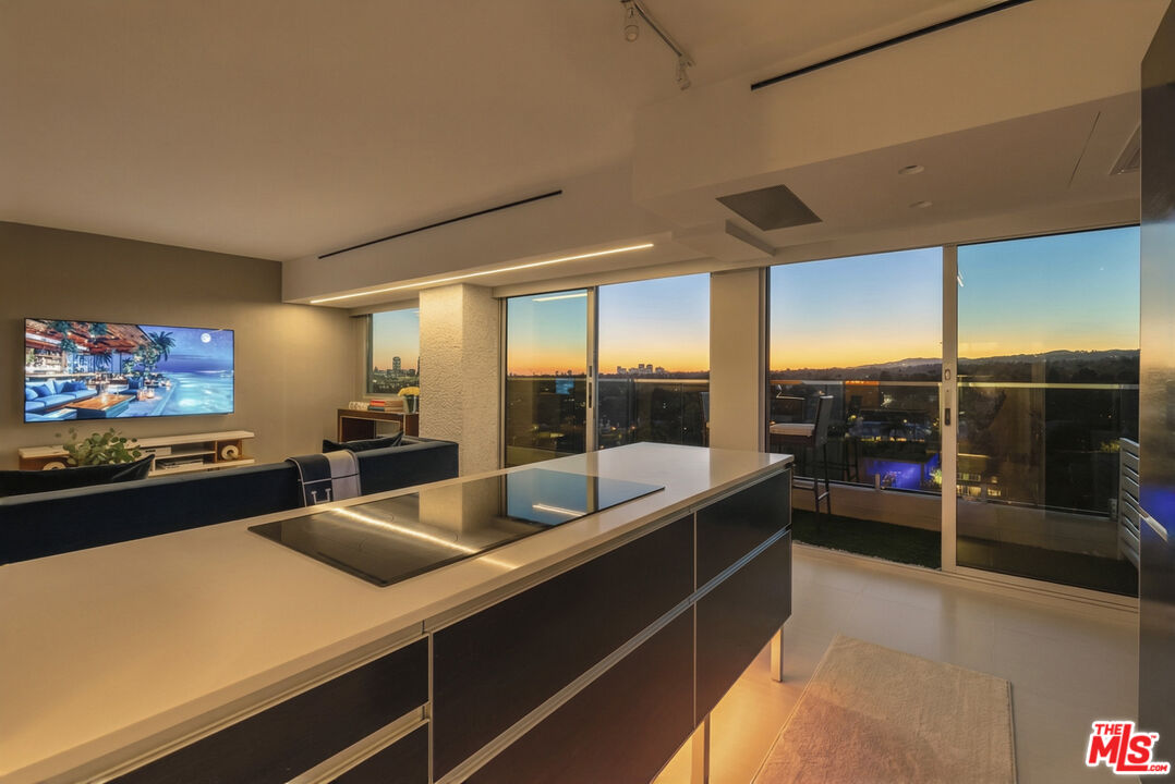 838 N Doheny Dr Unit: 1202