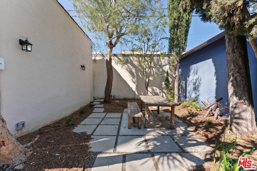 123 N Orange Dr
