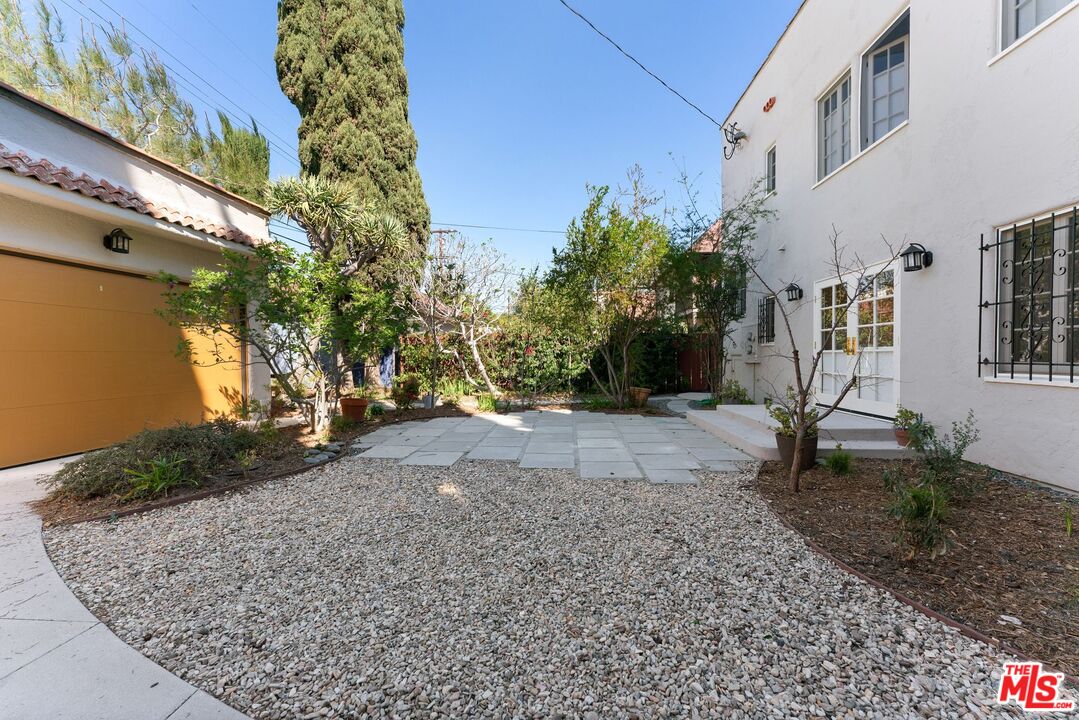 123 N Orange Dr