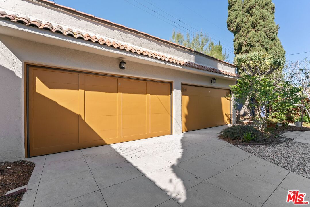 123 N Orange Dr