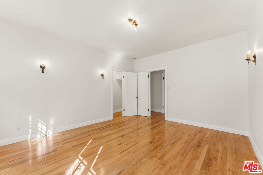 123 N Orange Dr