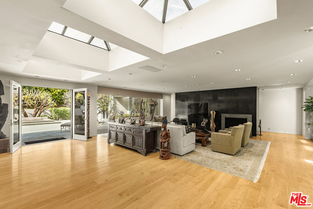 1001 Maybrook Dr, Beverly Hills