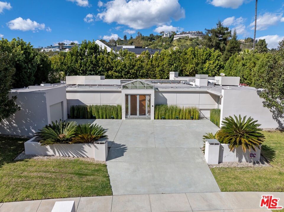 1001 Maybrook Dr, Beverly Hills