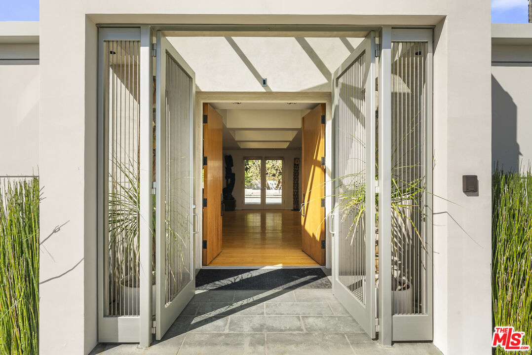 1001 Maybrook Dr, Beverly Hills