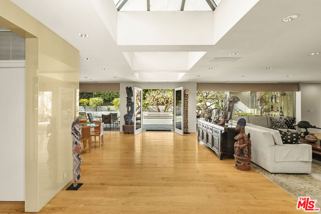 1001 Maybrook Dr, Beverly Hills