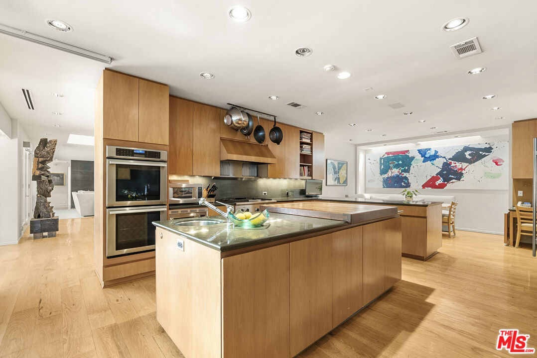 1001 Maybrook Dr, Beverly Hills