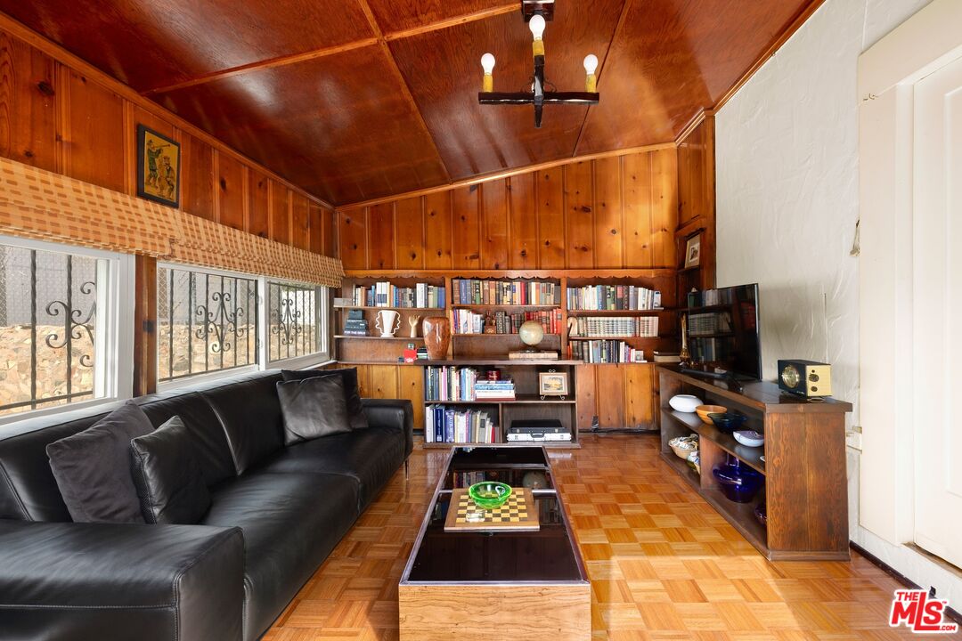 517 N Stanley Ave, Beverly Fairfax