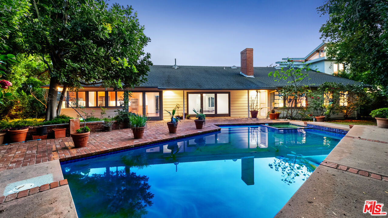 13921 W Sunset Blvd, Pacific Palisades