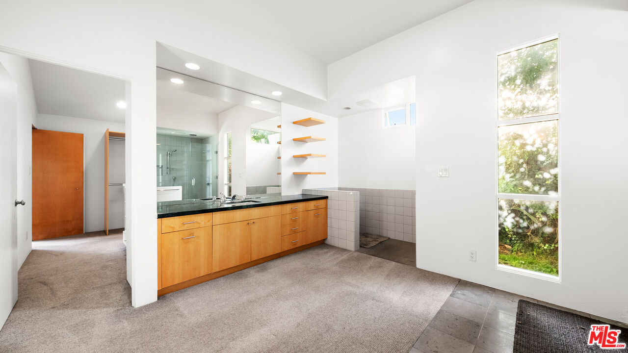13921 W Sunset Blvd, Pacific Palisades