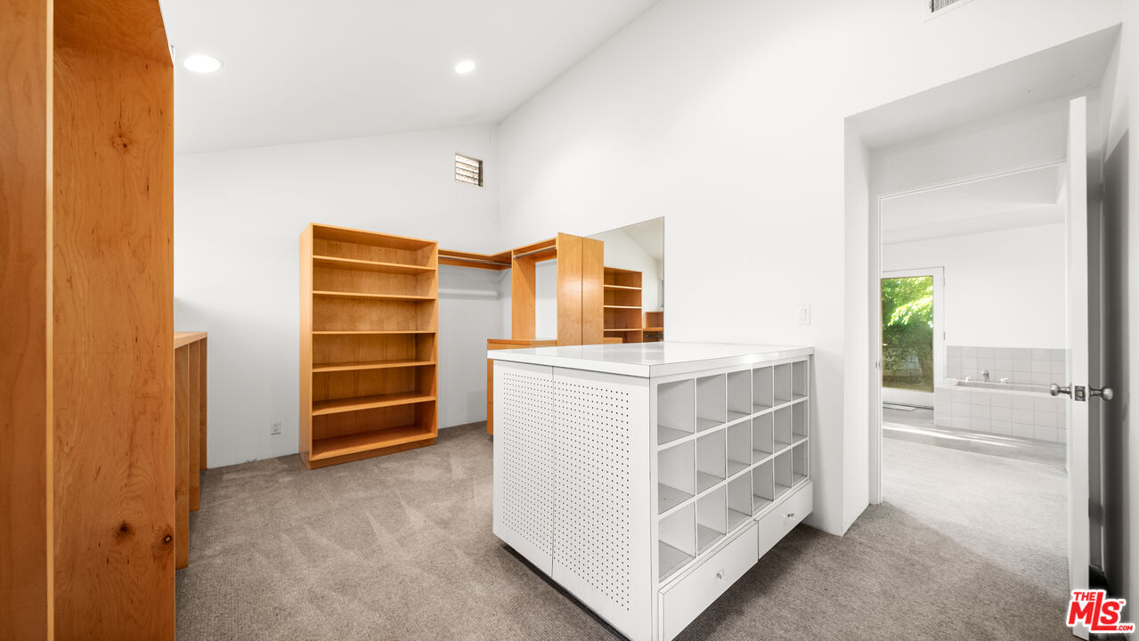 13921 W Sunset Blvd, Pacific Palisades
