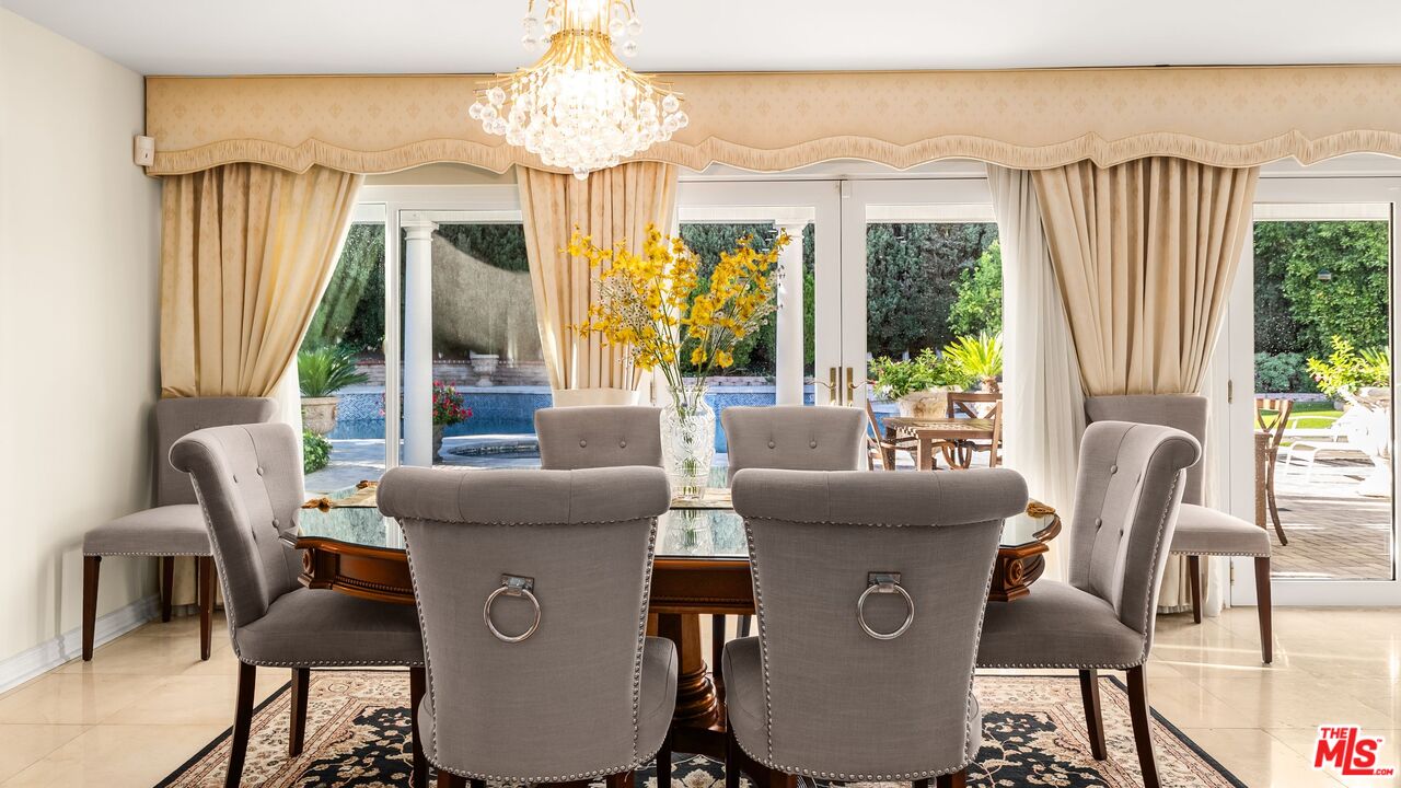 16230 Meadowcrest Rd, Sherman Oaks