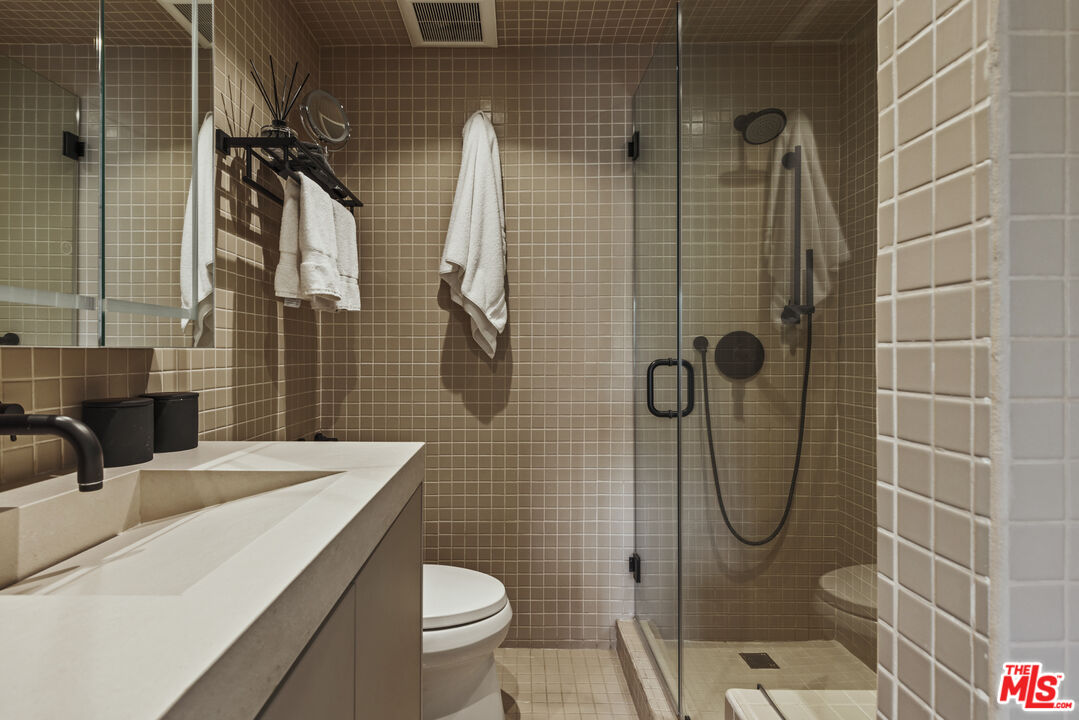 1131 Alta Loma Rd Unit: 528, West Hollywood