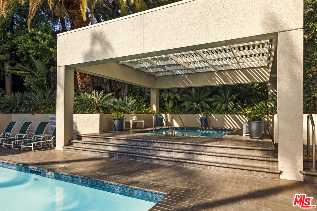 1131 Alta Loma Rd Unit: 528, West Hollywood