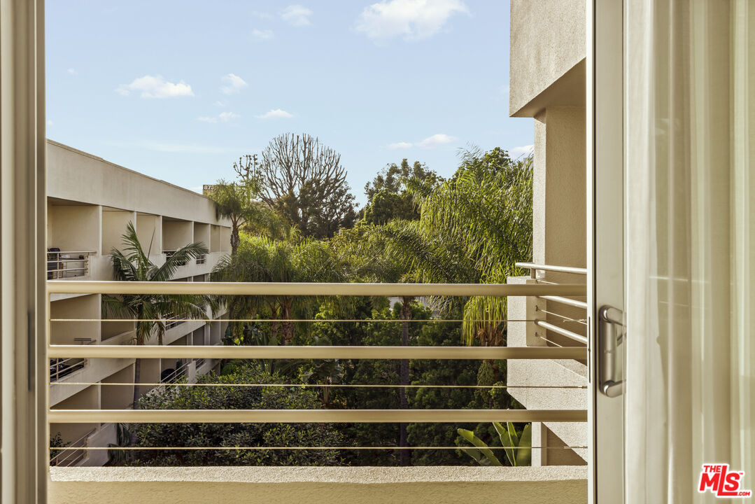 1131 Alta Loma Rd Unit: 528, West Hollywood