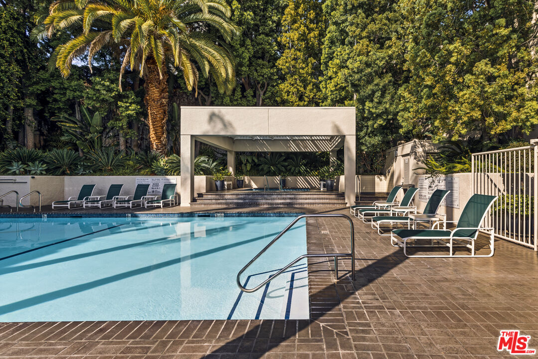 1131 Alta Loma Rd Unit: 528, West Hollywood