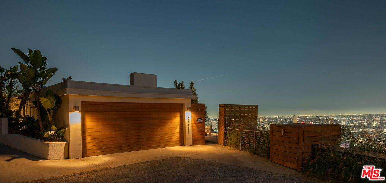 8515 Hedges Way, Sunset Strip