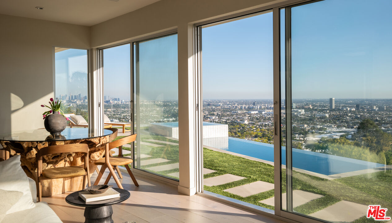 8515 Hedges Way, Sunset Strip