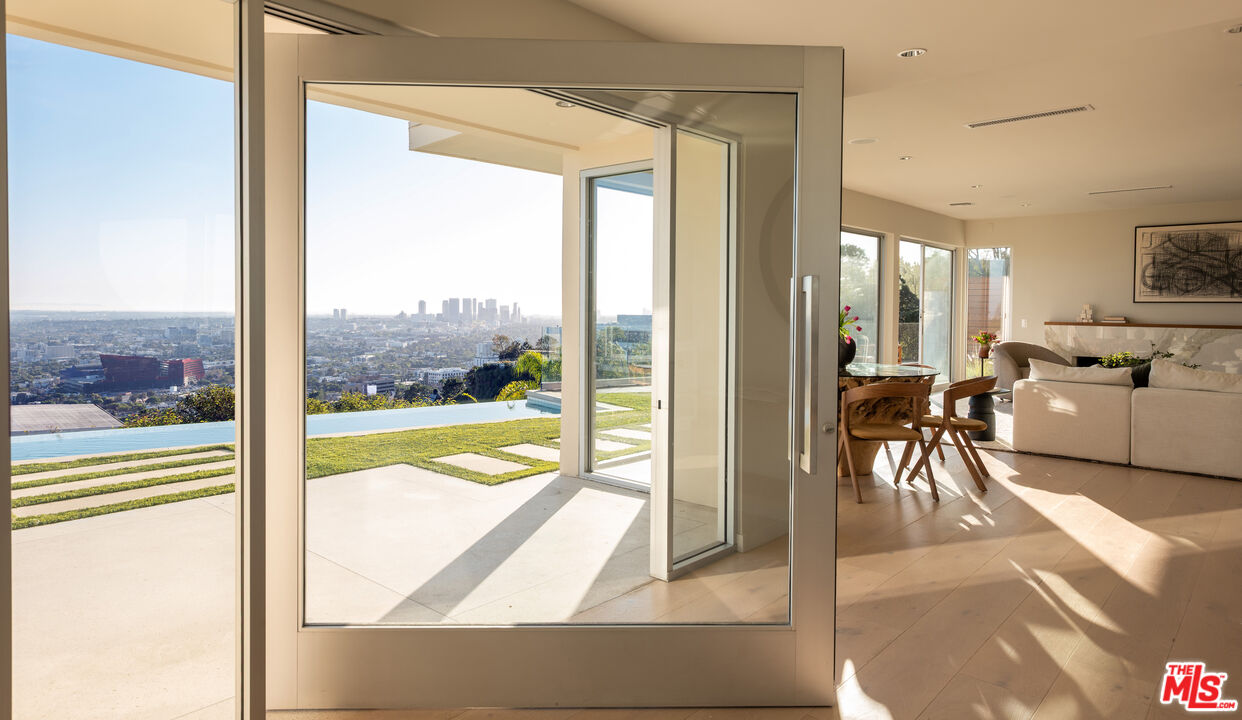 8515 Hedges Way, Sunset Strip