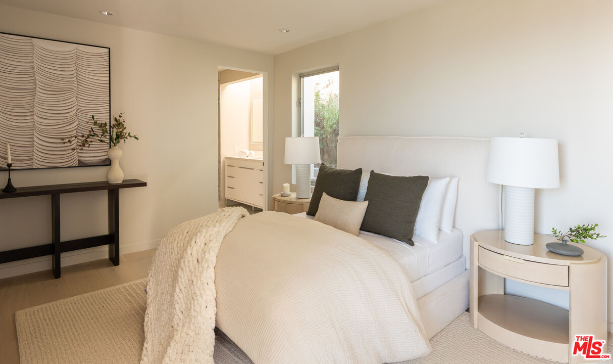 8515 Hedges Way, Sunset Strip