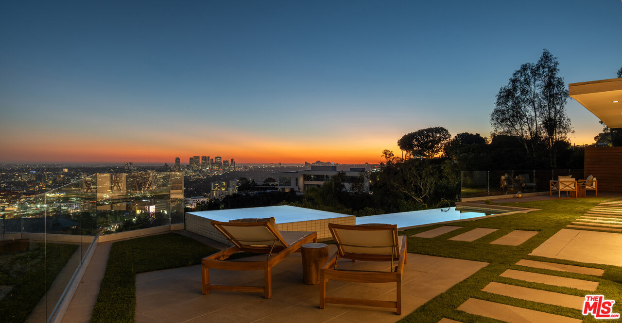 8515 Hedges Way, Sunset Strip