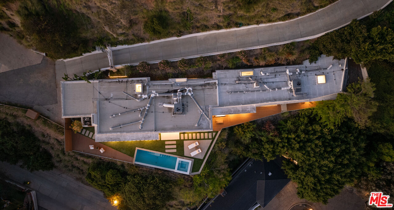 8515 Hedges Way, Sunset Strip