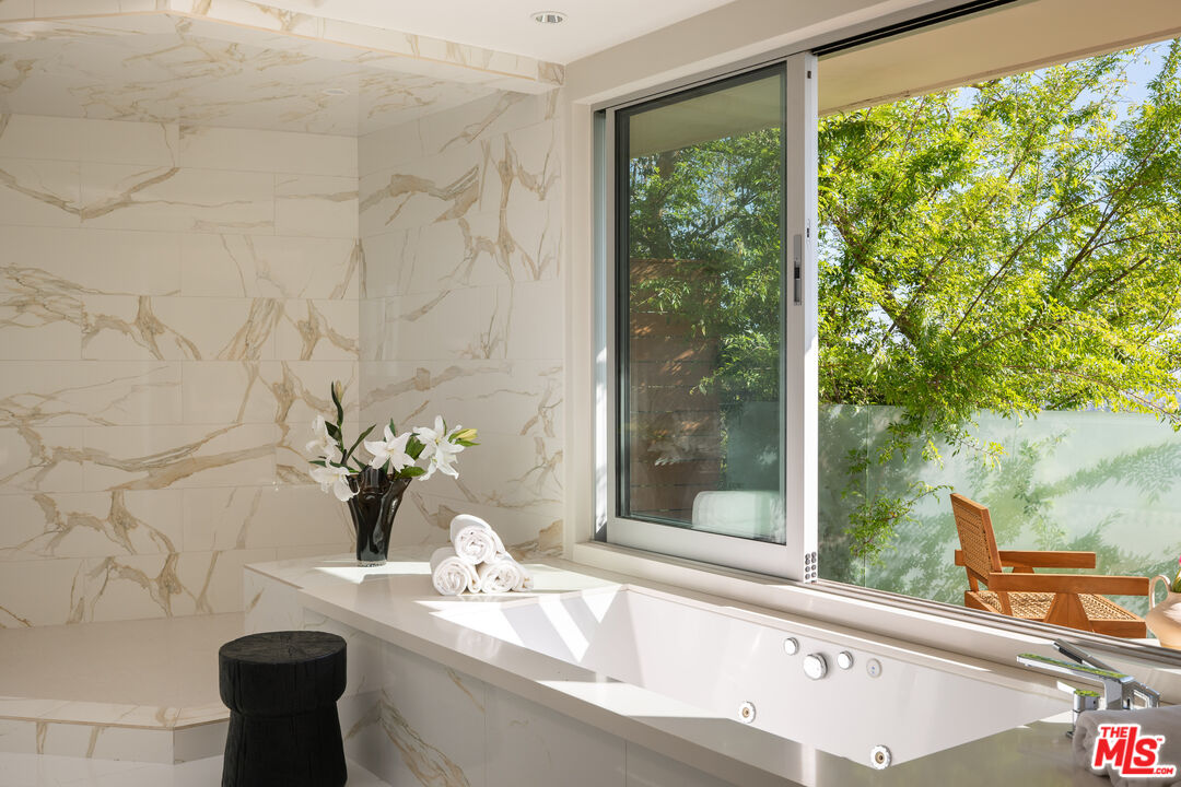 8515 Hedges Way, Sunset Strip