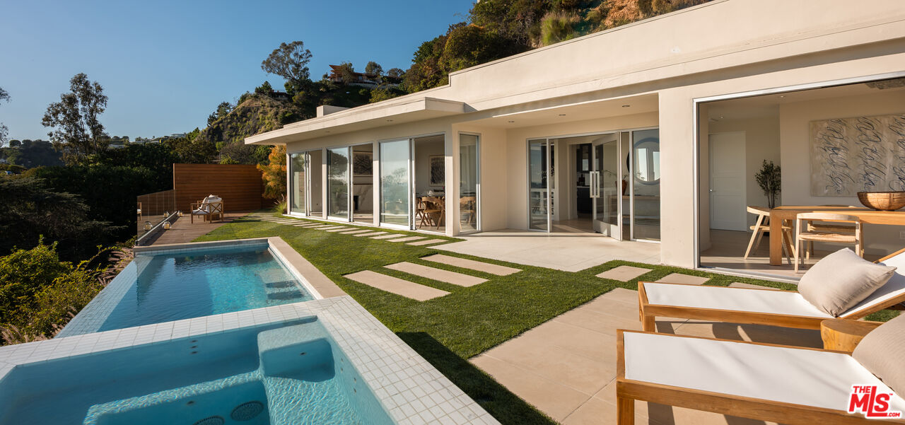 8515 Hedges Way, Sunset Strip