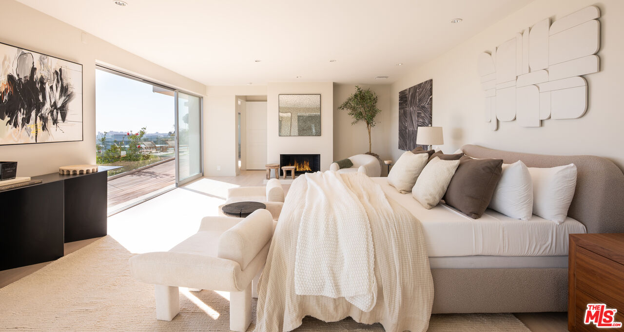 8515 Hedges Way, Sunset Strip