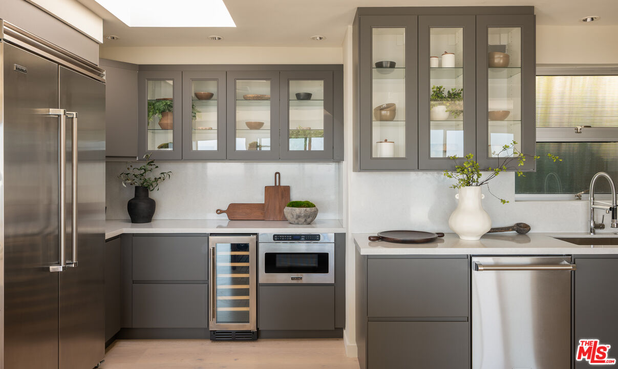 8515 Hedges Way, Sunset Strip