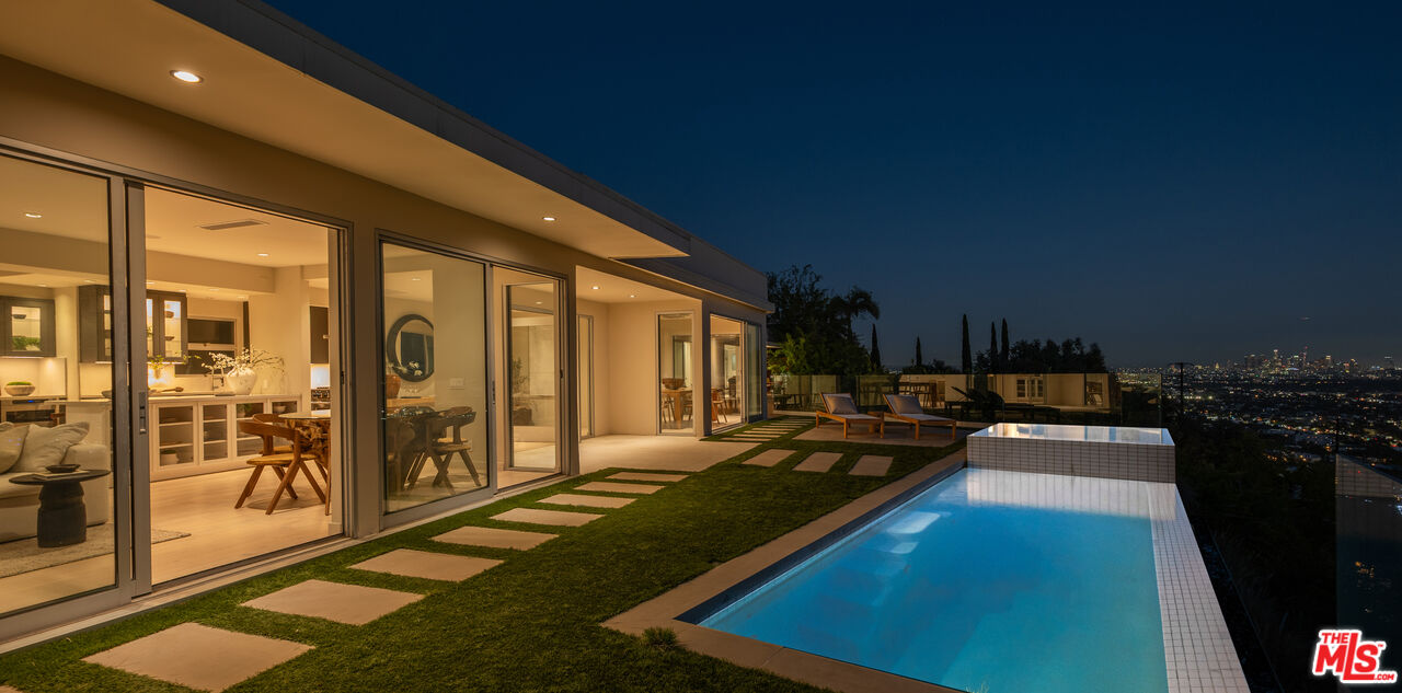 8515 Hedges Way, Sunset Strip