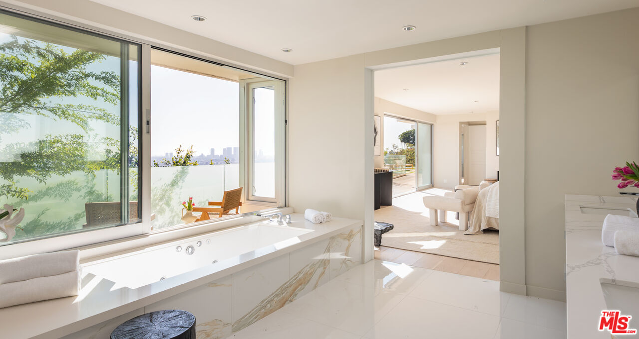 8515 Hedges Way, Sunset Strip