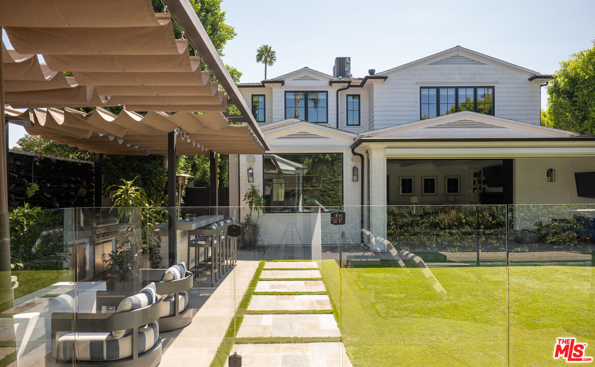 10439 Valley Spring Ln, Toluca Lake