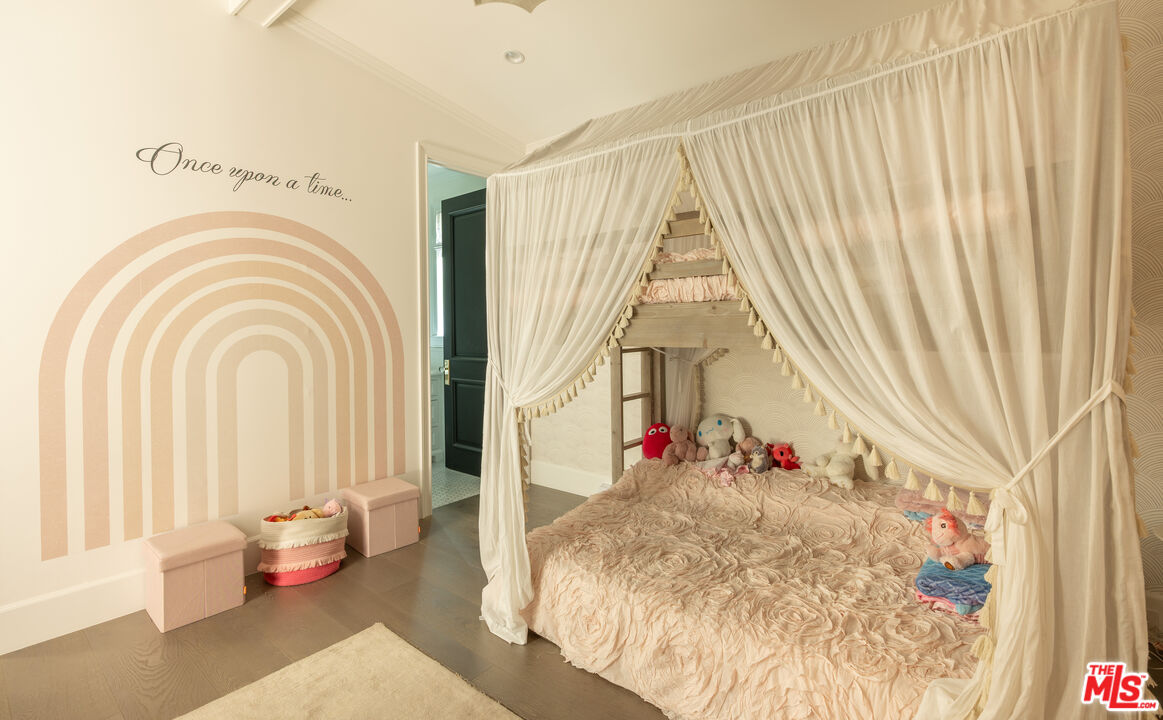 10439 Valley Spring Ln, Toluca Lake