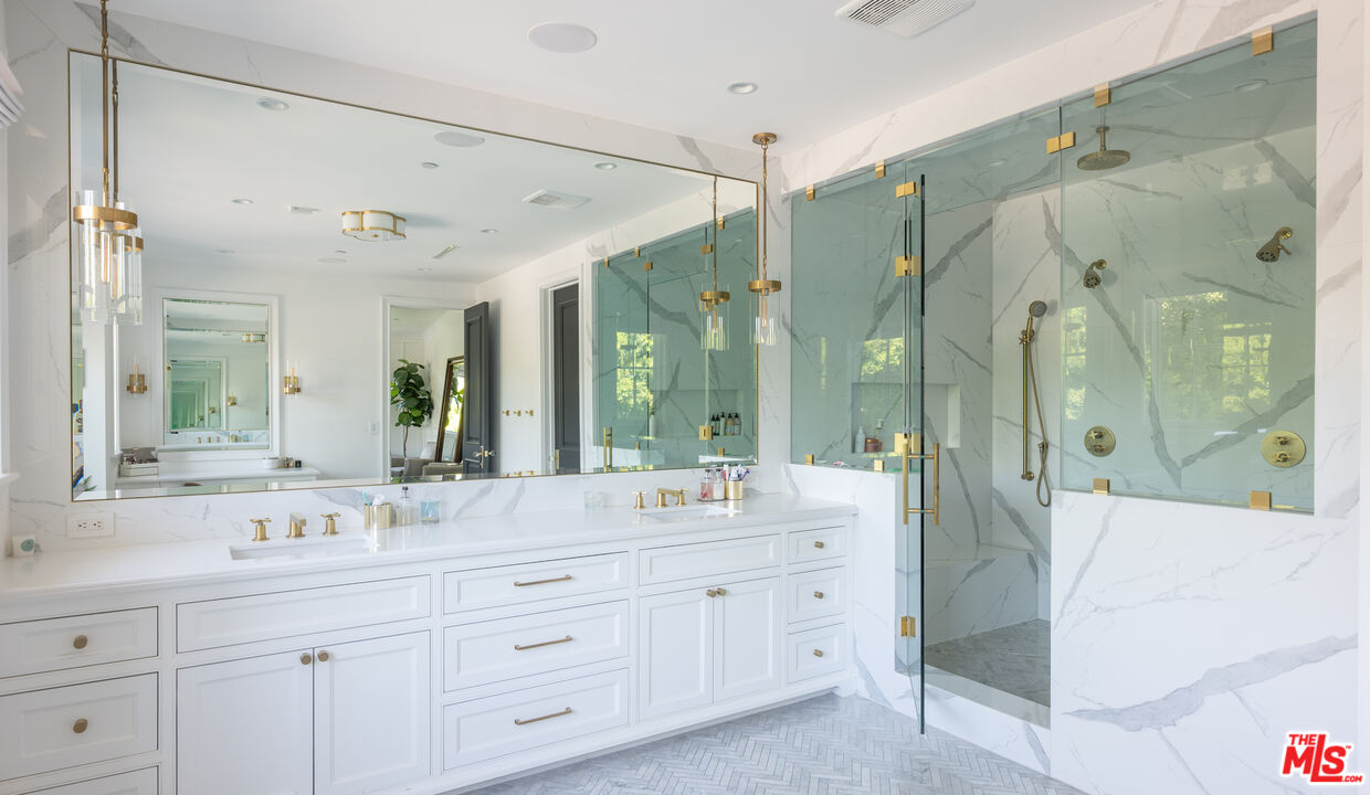 10439 Valley Spring Ln, Toluca Lake