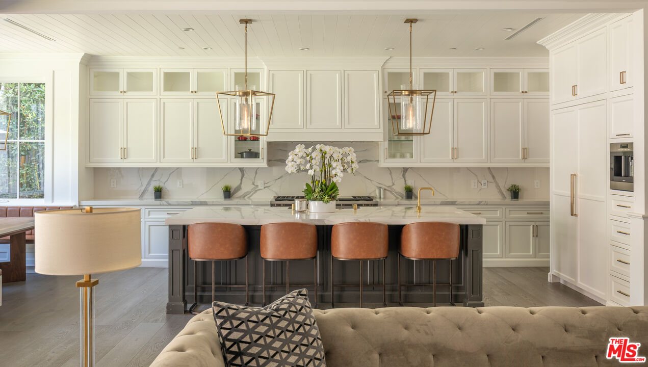 10439 Valley Spring Ln, Toluca Lake