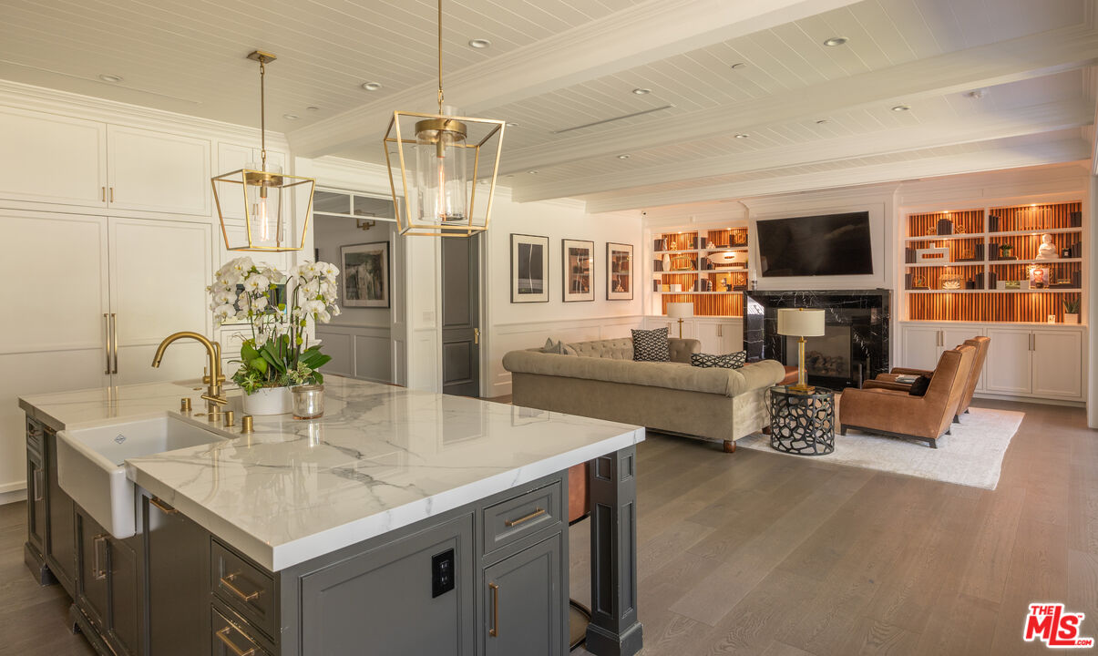 10439 Valley Spring Ln, Toluca Lake