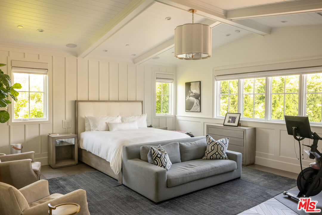 10439 Valley Spring Ln, Toluca Lake