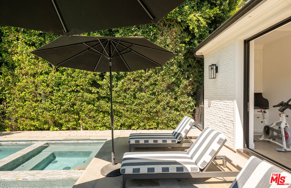 10439 Valley Spring Ln, Toluca Lake