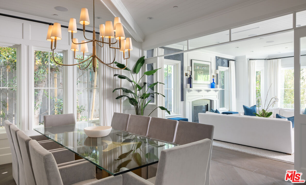 10439 Valley Spring Ln, Toluca Lake