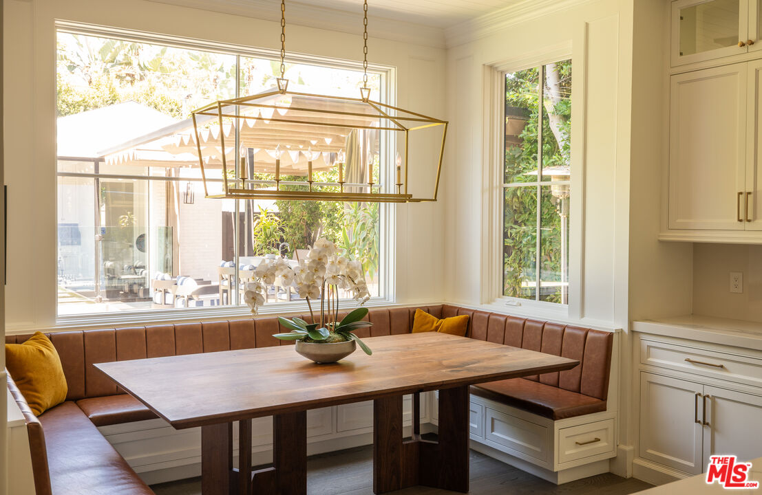 10439 Valley Spring Ln, Toluca Lake