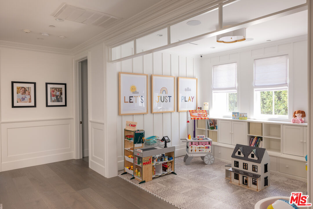 10439 Valley Spring Ln, Toluca Lake